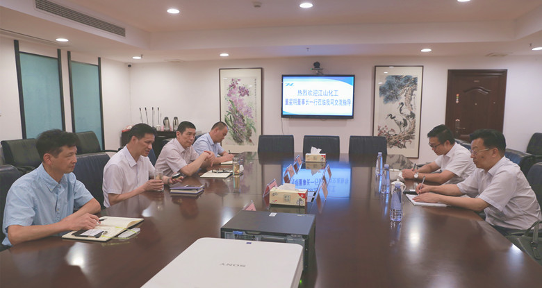 潘朝剛會見江山化工領(lǐng)導(dǎo)3_副本.jpg