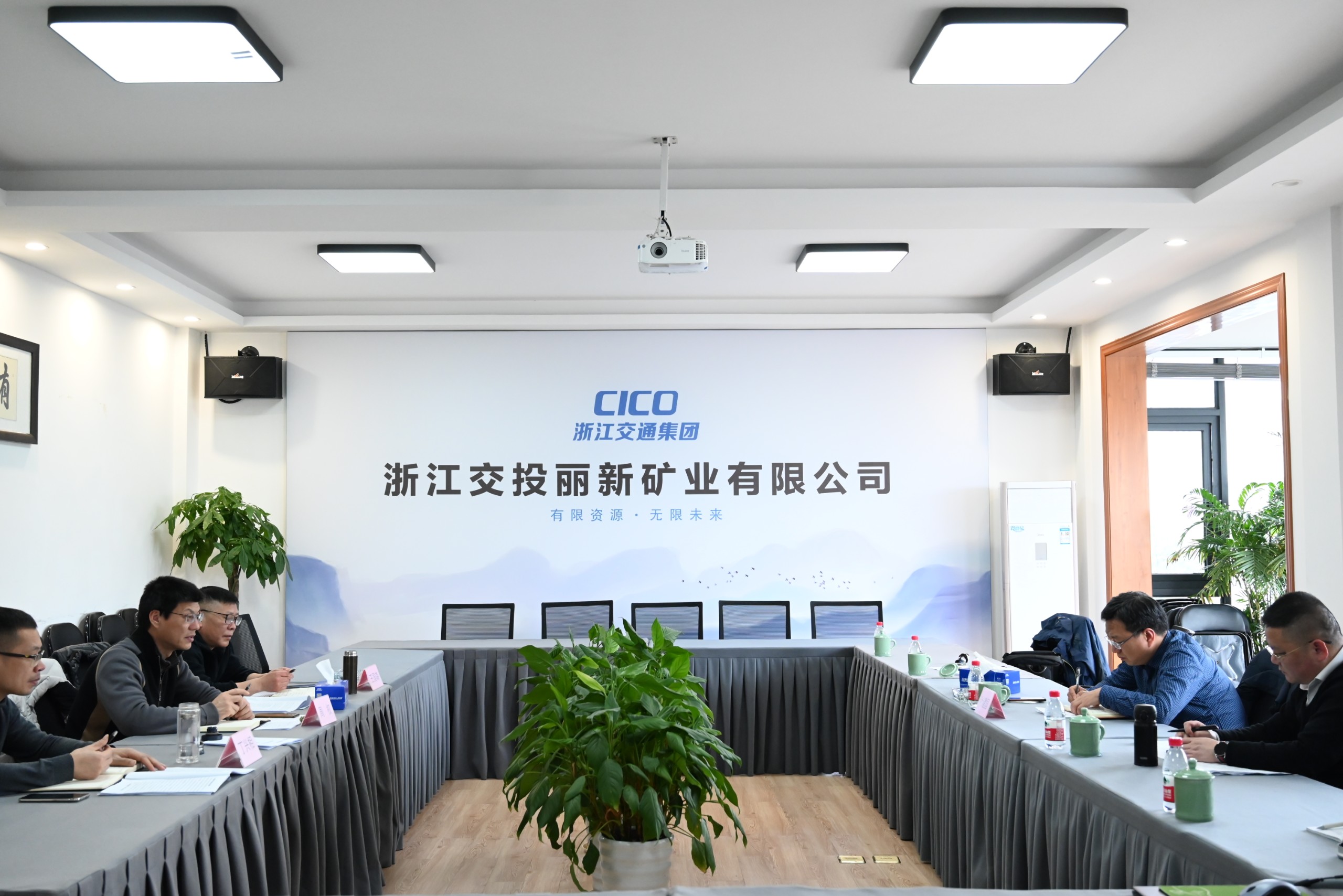 a41fb3dc1835f6a96344d1104e9f8227.jpg