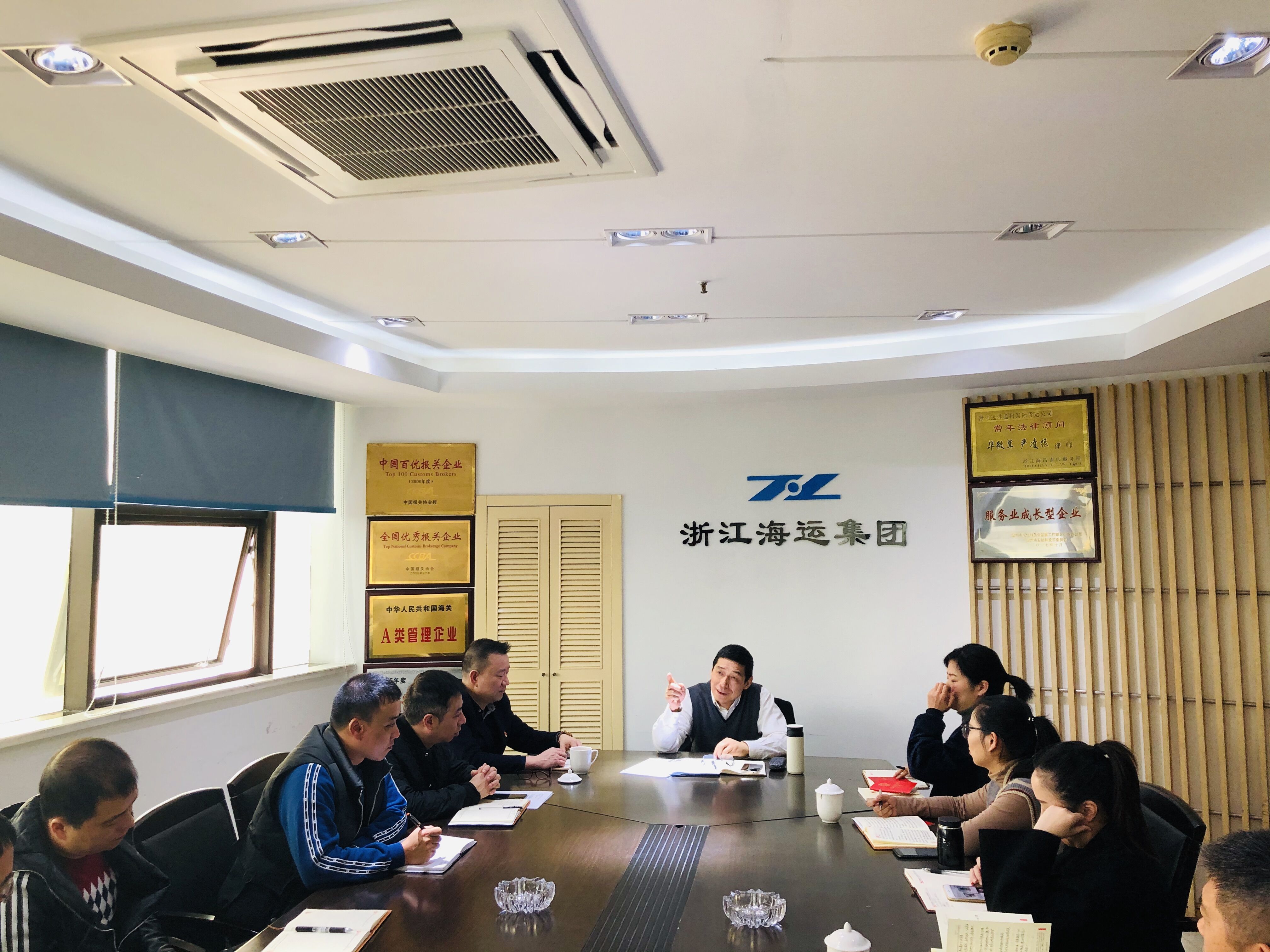 繆克儉赴溫州貨運公司宣講十九屆四中全會精神.jpg
