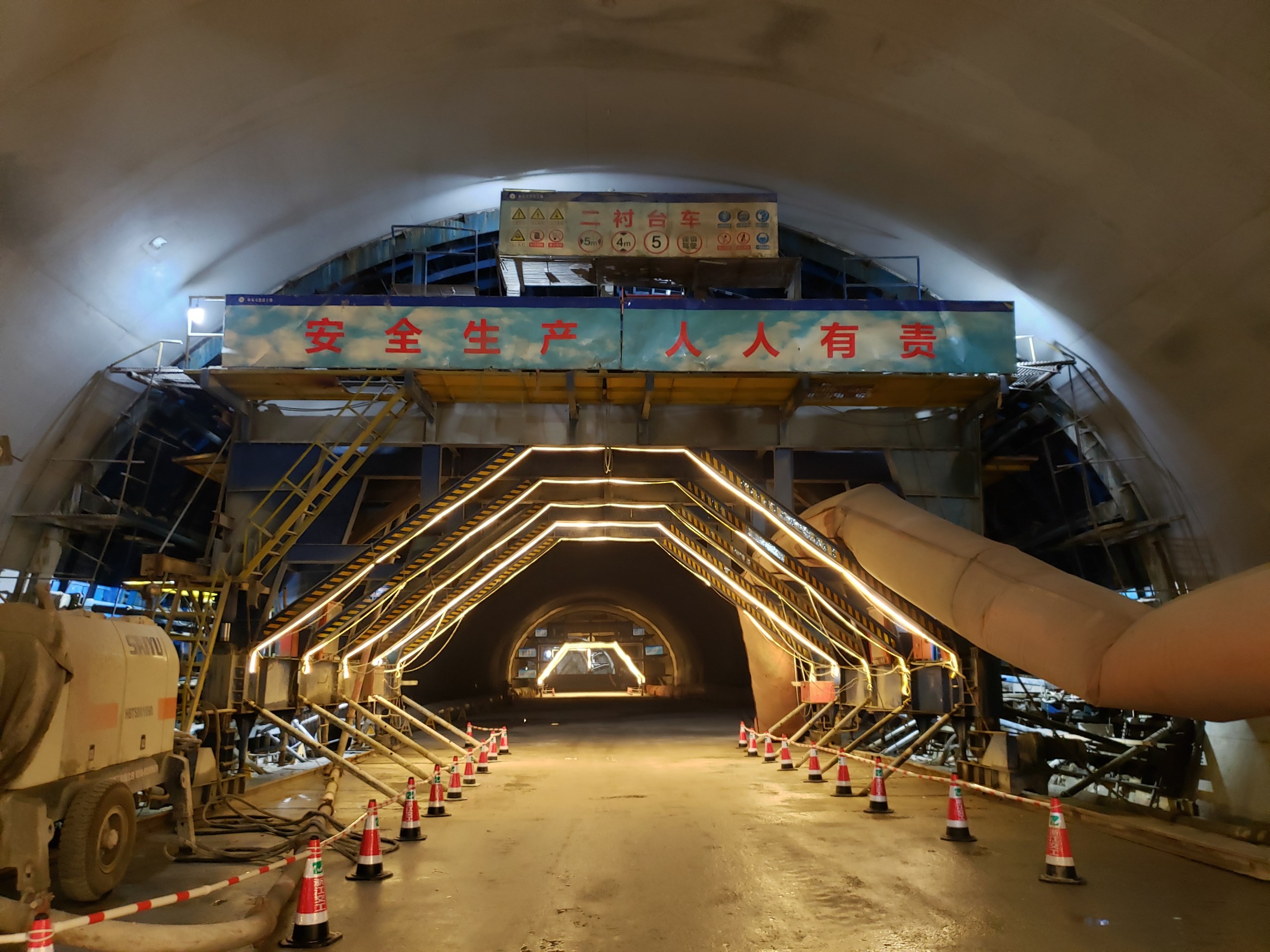 二襯施工.jpg