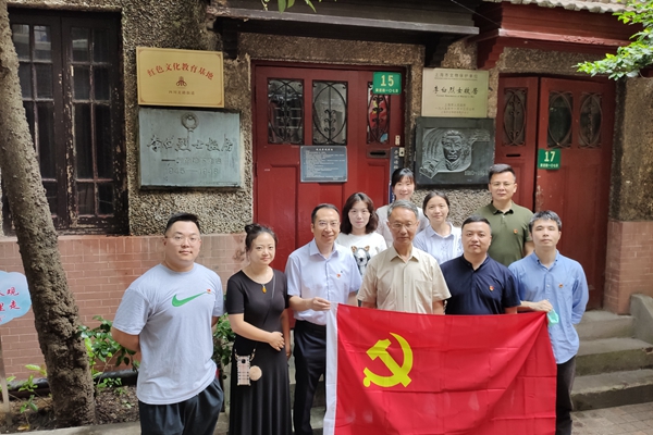 7.2_上海長風項目黨支部開展“迎七一”行走的黨課活動.jpg