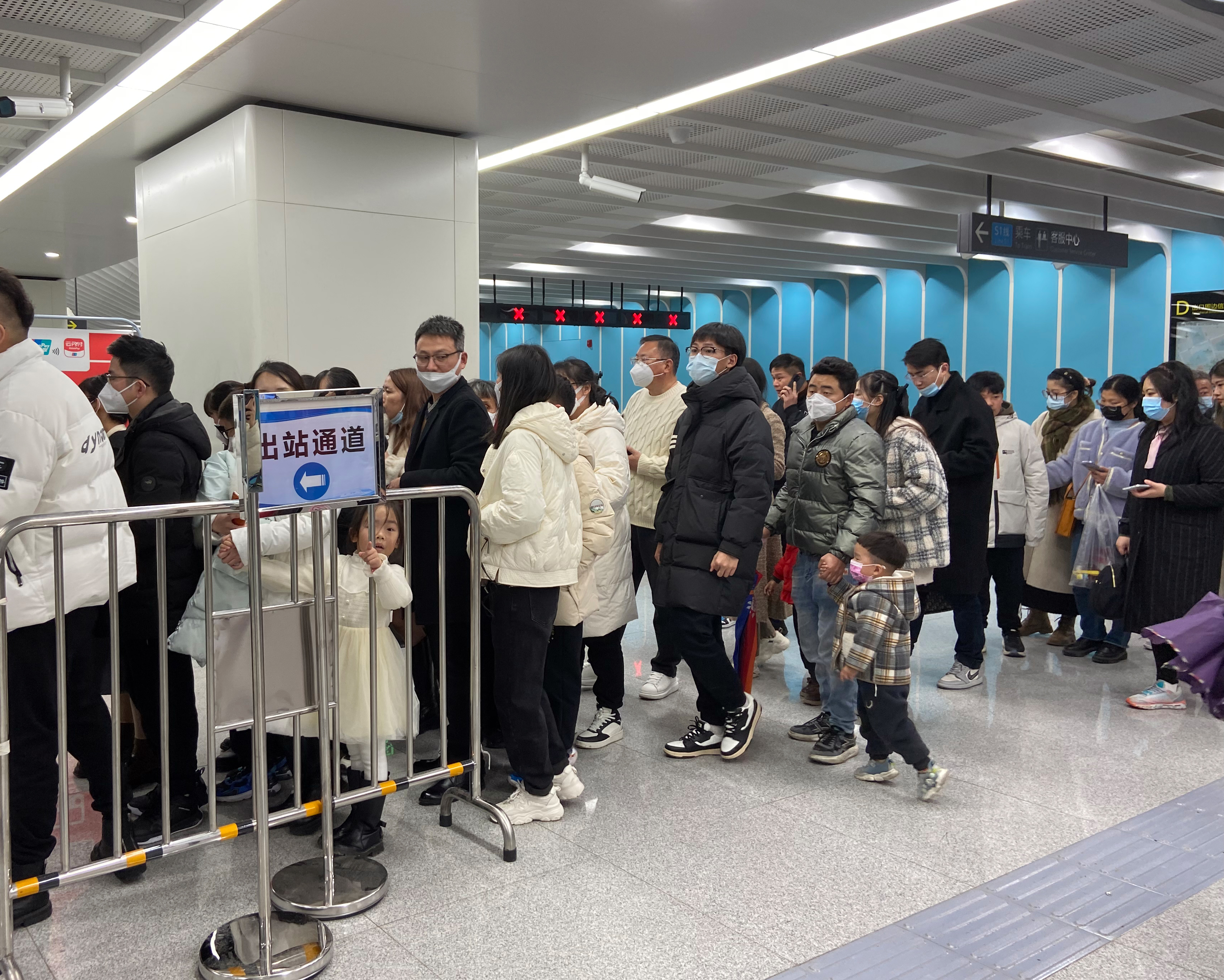 春節期間繁忙而有序的車站 圖：趙鄧舒寧.jpg