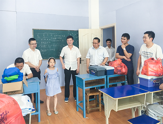 留守兒童慰問-1xiao.jpg