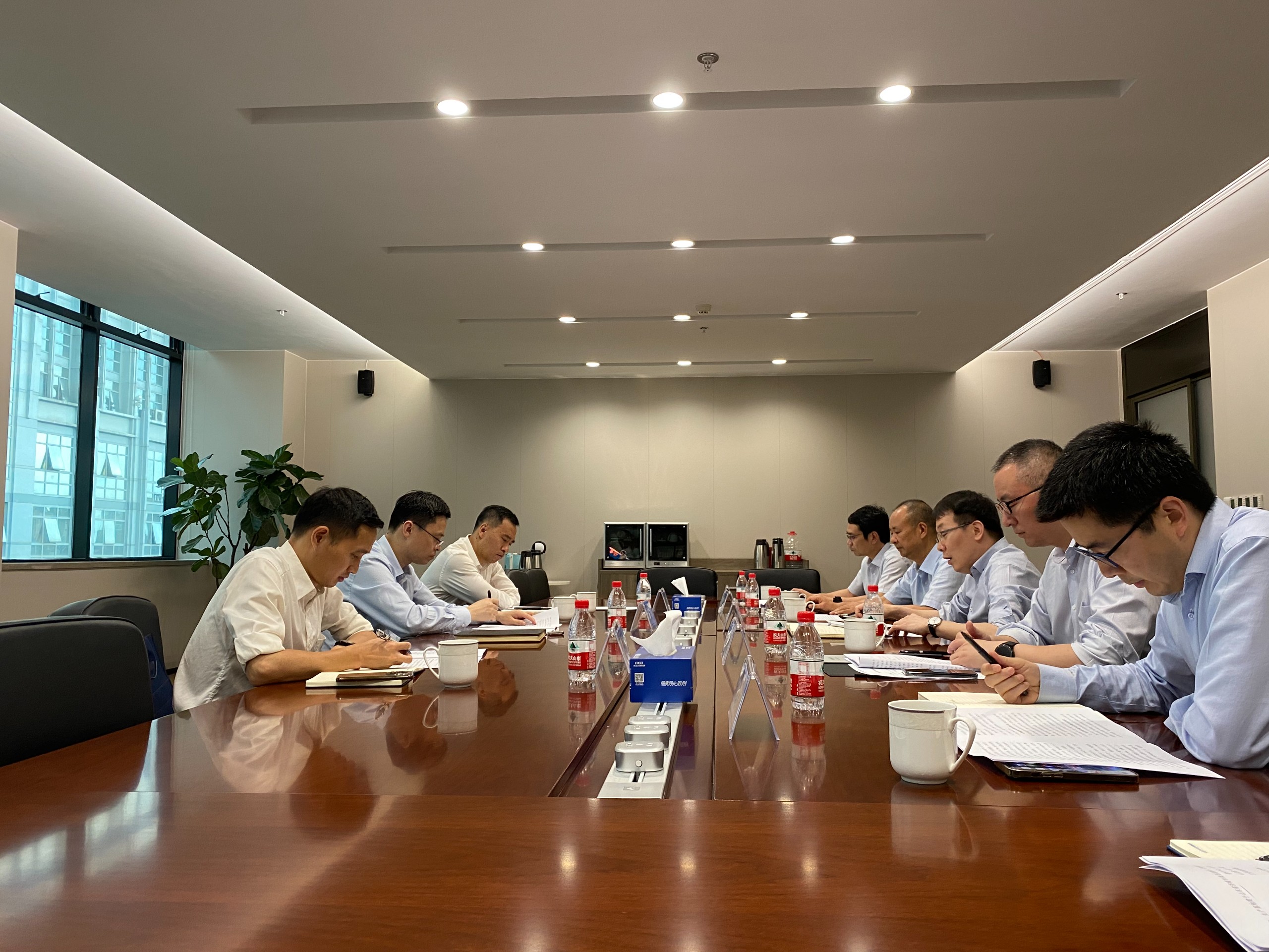 集團公司副總經理俞激到省經投公司調研.jpg