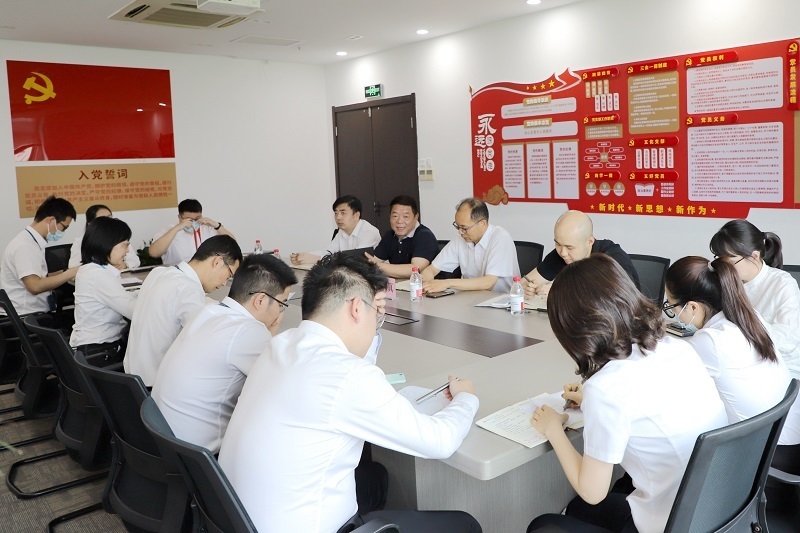 陪同公司黨委班子成員至基層支部調(diào)研.JPG