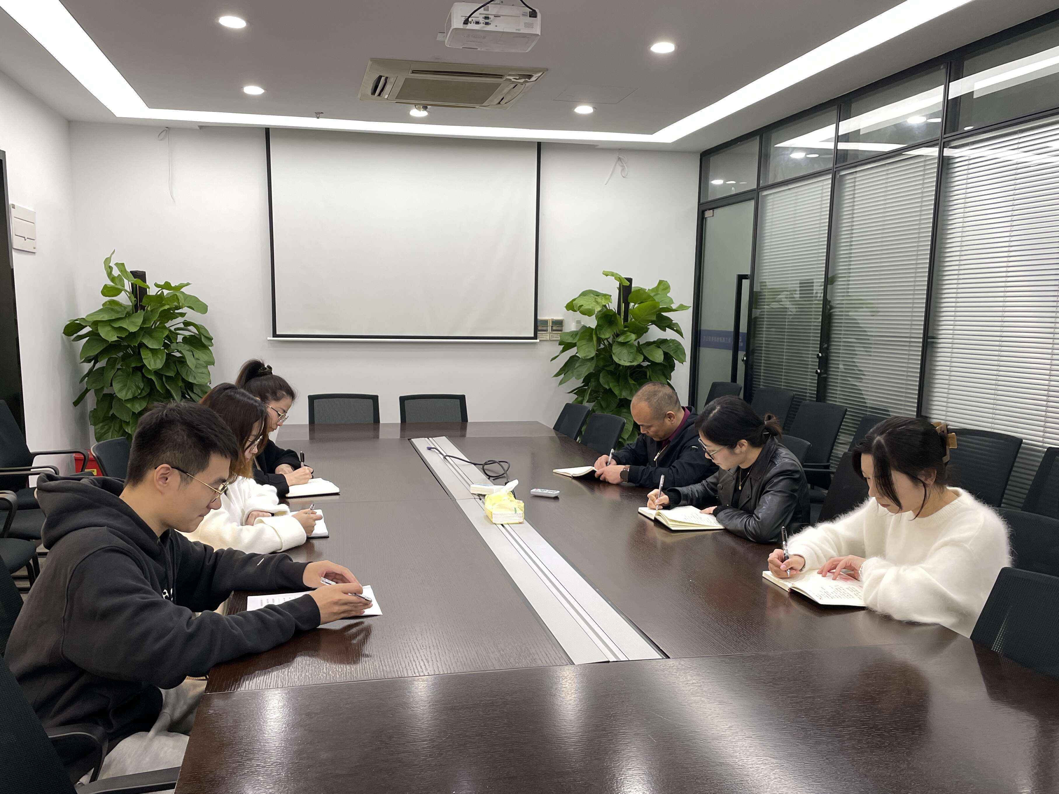 招標代理咨詢公司黨支部學習十九屆六中全會精神.jpg