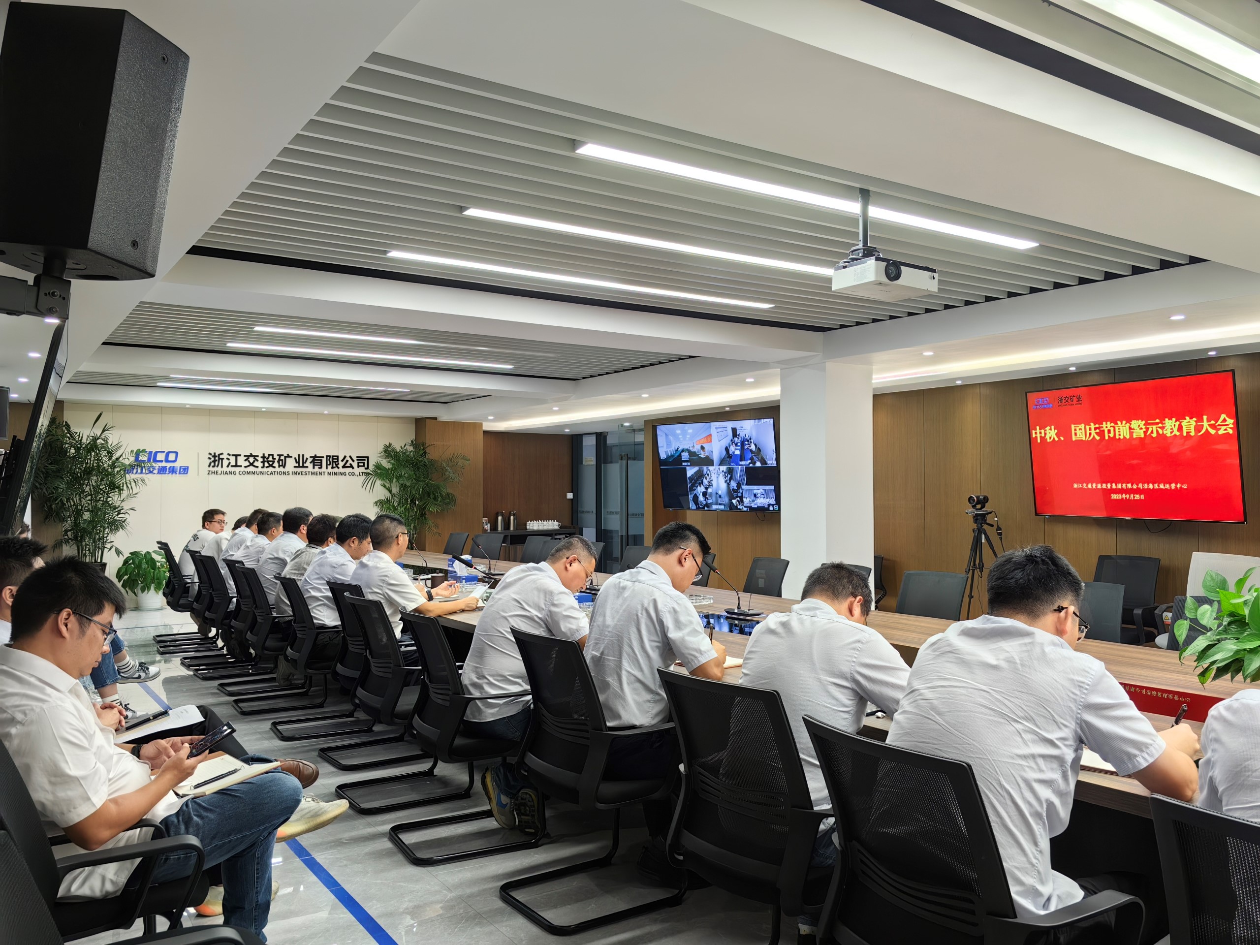 0fbc8ac92bf159adc93fd6dedc9d70c.jpg