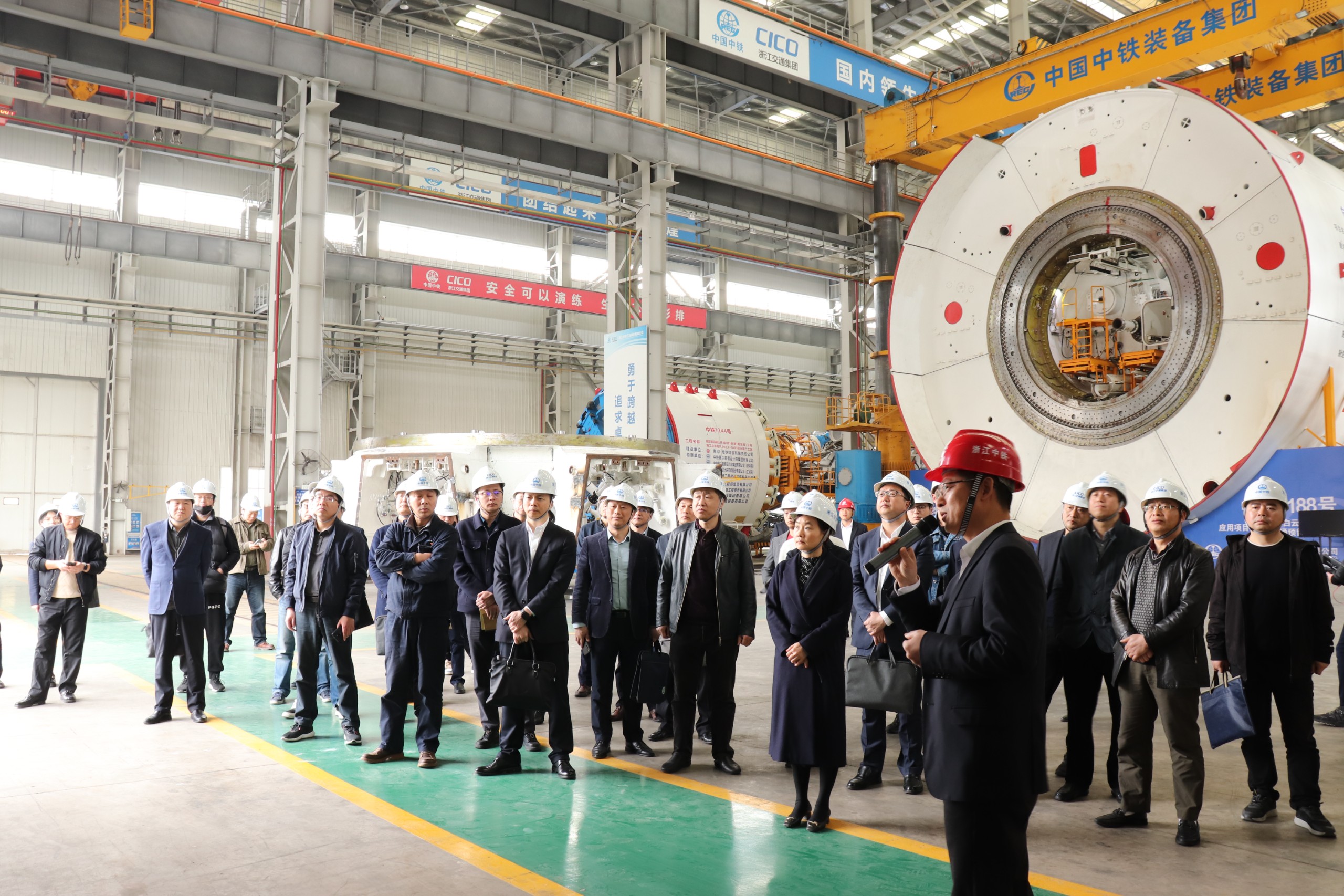 浙江省屬企業一季度安全生產工作例會在省經投公司浙江中鐵基地召開.jpg