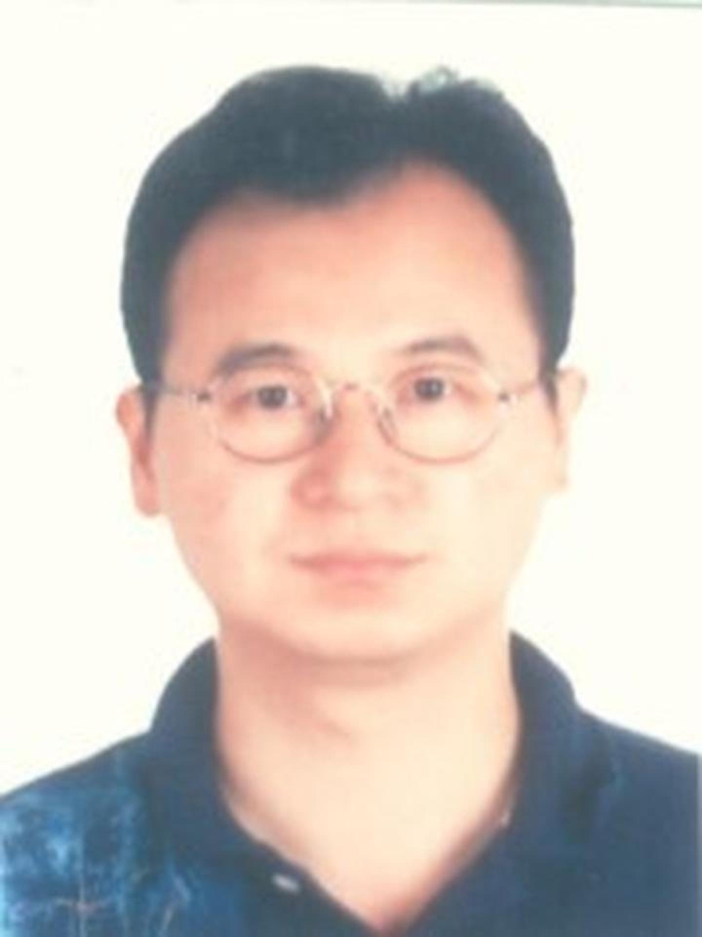 施堅